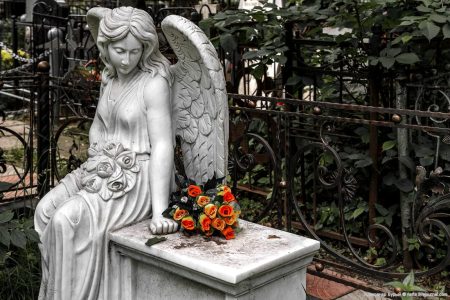 Ангел с цветами